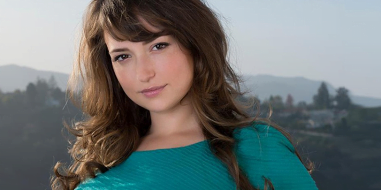 Milana Vayntrub