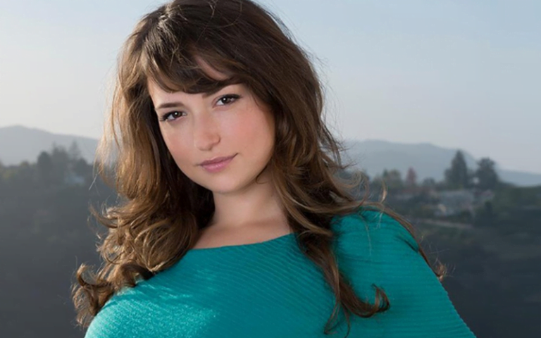 Milana Vayntrub Early Life