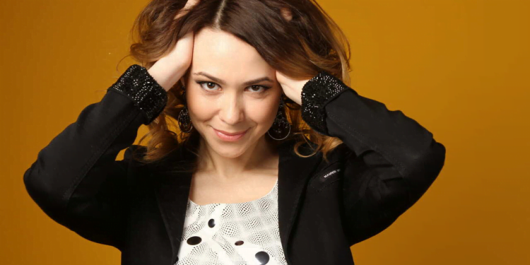 Old yet Beautiful: 6 Outfit Hacks by Using Things You Already Own