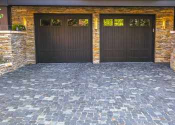 choosing garage door services