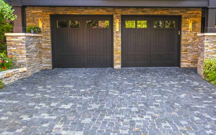 choosing garage door services