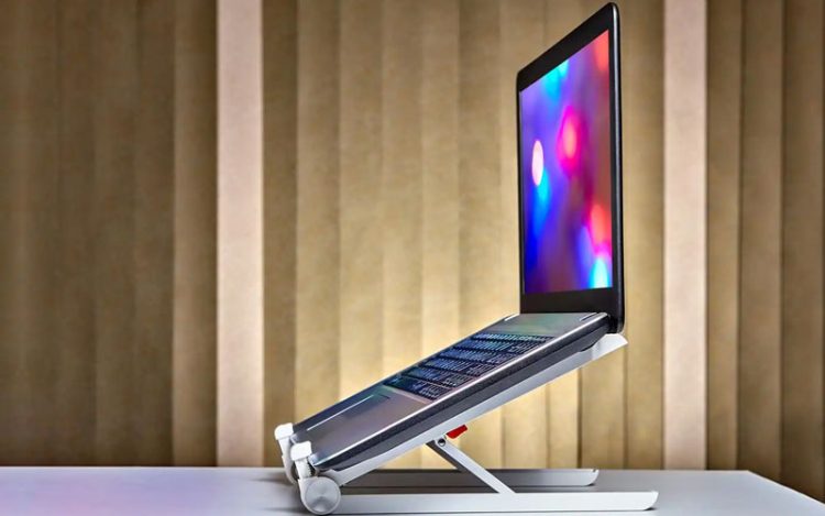 4 Ergonomic Benefits of Laptop Stands