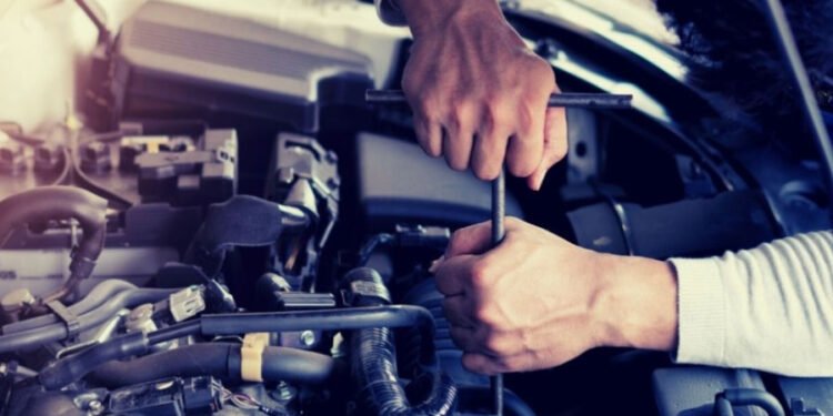 Why Should You Consider an Auto Mechanic Job?