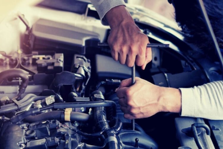 Why Should You Consider an Auto Mechanic Job?