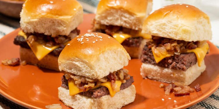 Crowd-Pleasing Bacon Cheeseburger