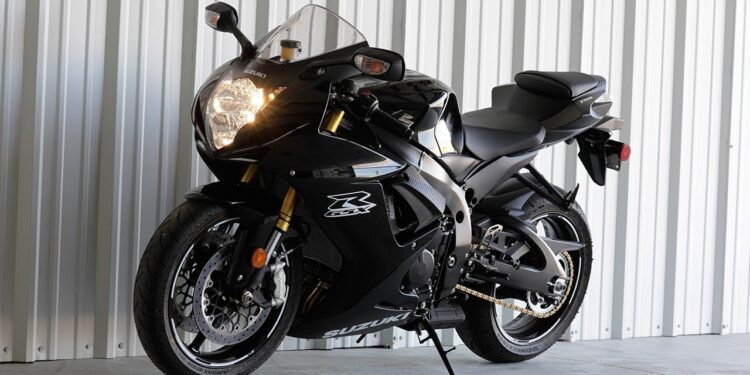 Top Reasons the Yamaha R3 Stands Out in the Lightweight Sportbike Segment